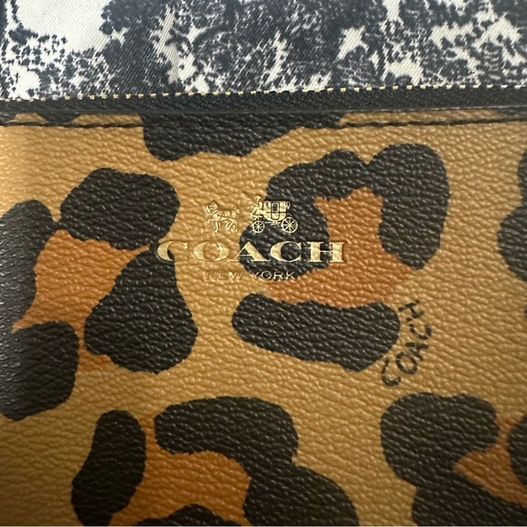 NWOT Authentic Coach Cheetah Print Wristlet with Hangtag - Picture 2 of 5
